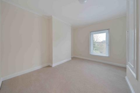 2 bedroom house to rent, Vale Grove, Slough.