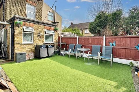 3 bedroom terraced house for sale, Meath Road, London E15