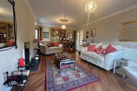 5 bedroom detached house for sale, Dover Close, Barrowby Lodge, Grantham, NG31