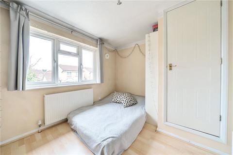 36 Pennington Way, London, SE12 9QB