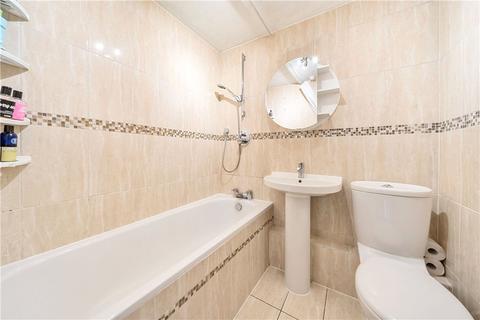 36 Pennington Way, London, SE12 9QB