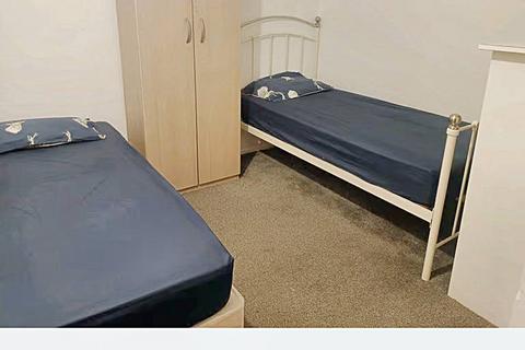 1 bedroom in a house share to rent, Chelmer Crescentt, Barking IG11