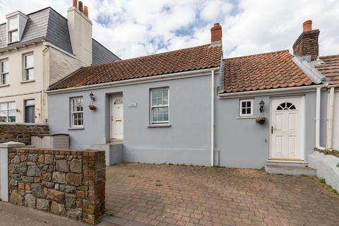 2 bedroom bungalow for sale, Le Vauquiedor, St. Andrew, Guernsey