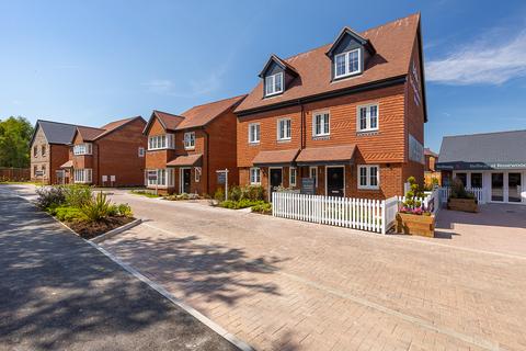 3 bedroom terraced house for sale - Plot 30, The Fletcher at Bellway at Rosewood, Sutton Road, Maidstone ME17