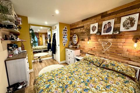 1 bedroom ground floor flat for sale, Love Lane, Woolwich, London, SE18 6GW