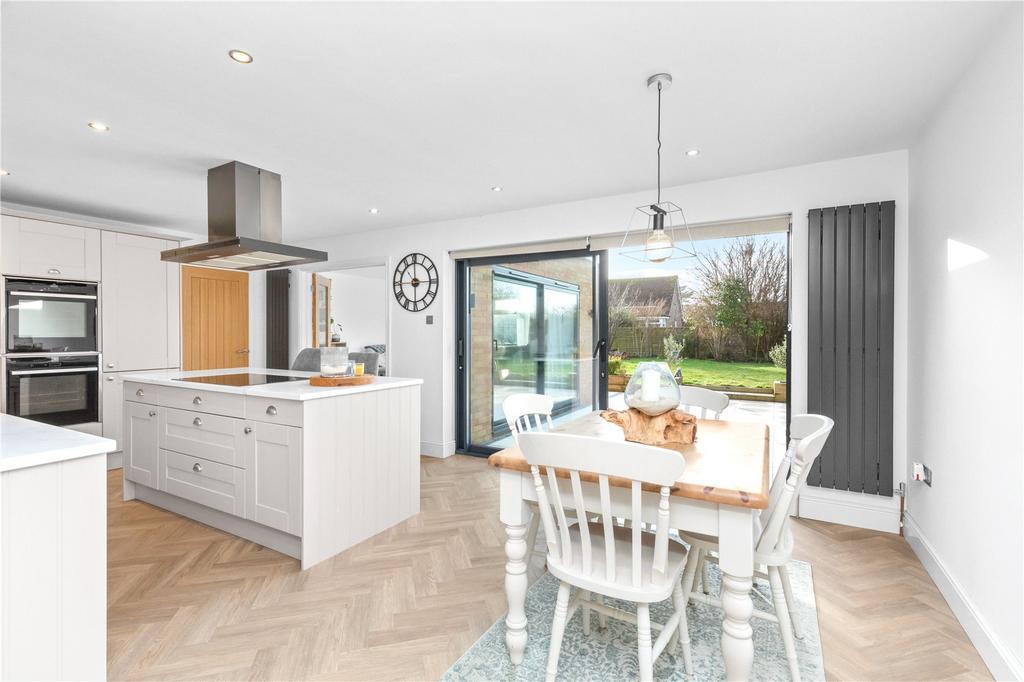 Hawke Close, Rustington, Littlehampton, West Sussex, BN16 3 bed