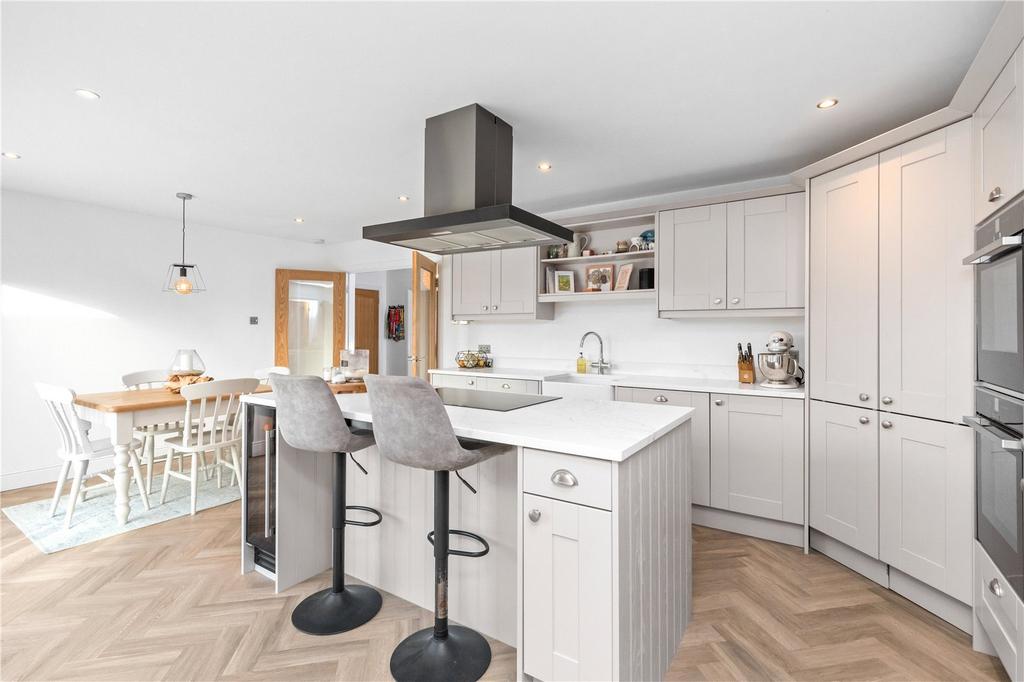 Hawke Close, Rustington, Littlehampton, West Sussex, BN16 3 bed