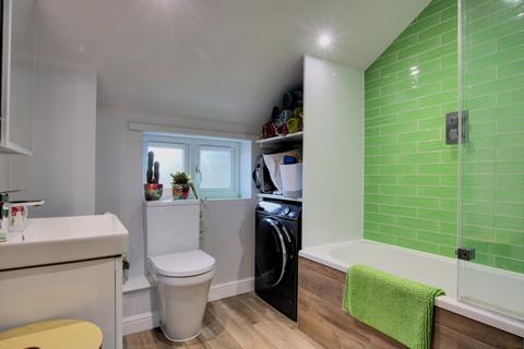 8b Ash Close, Romsey, SO51 5RX
