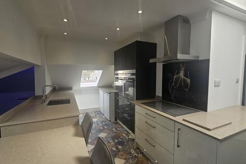 2 bedroom apartment to rent, Higher Erith Road, Torquay TQ1