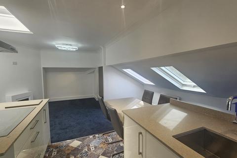 2 bedroom apartment to rent, Higher Erith Road, Torquay TQ1