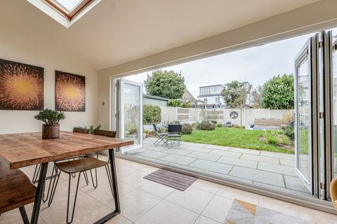 4 bedroom semi-detached house for sale - Beach Avenue, Leigh-on-sea, SS9