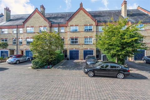 4 bedroom townhouse for sale, Silistria Close, Woking GU21