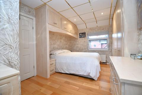 3 bedroom terraced house for sale - Bradfield Avenue, Salford, M6
