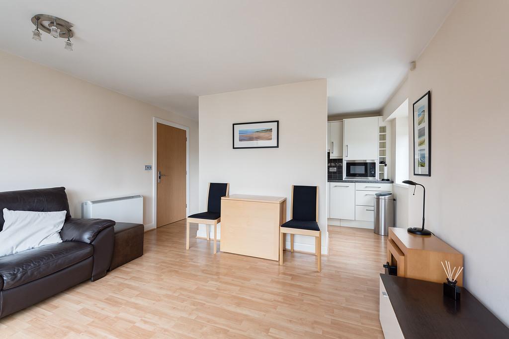 404 Royal Plaza,2 Westfield Terrace(Interior)(10of26)