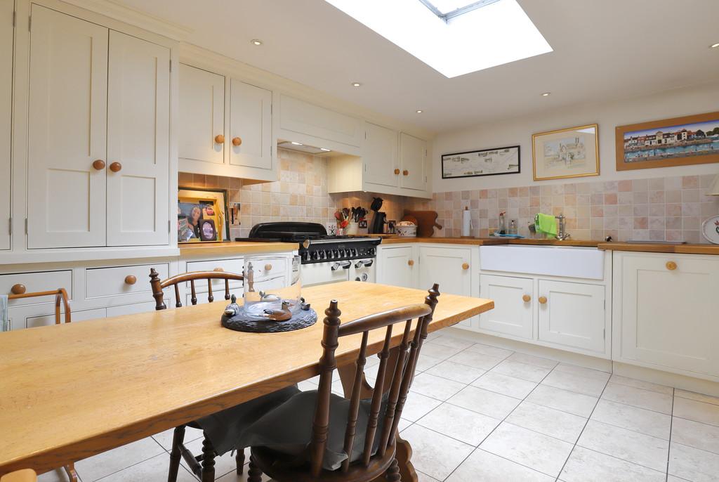 14 QH Kitchen 1