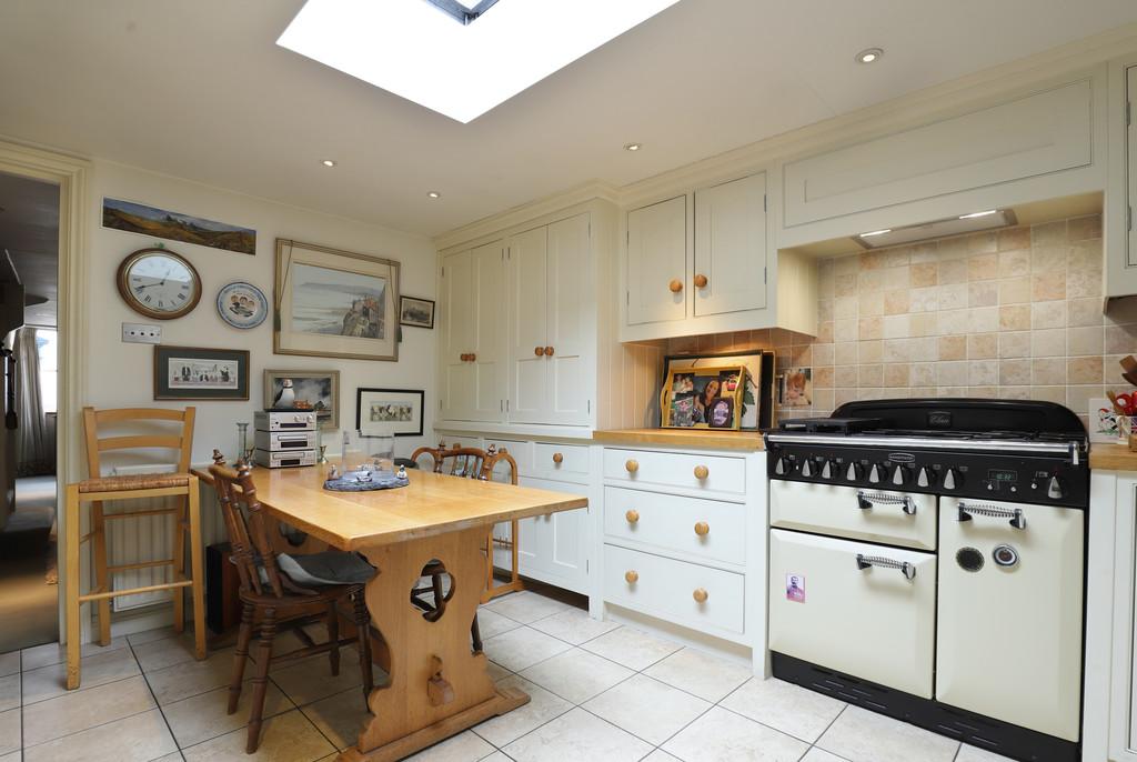 14 QH Kitchen 2