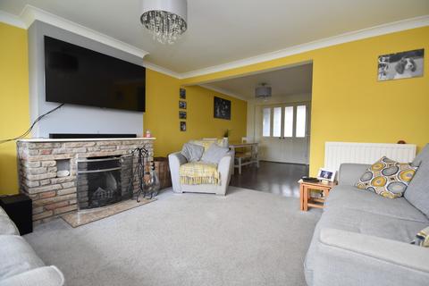 3 bedroom semi-detached house for sale - Meadow View Road, Sudbury