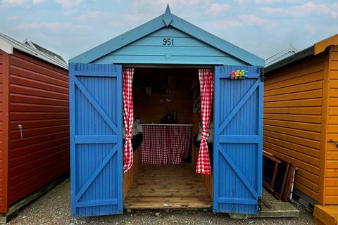 Chalet for sale, Felixstowe IP11