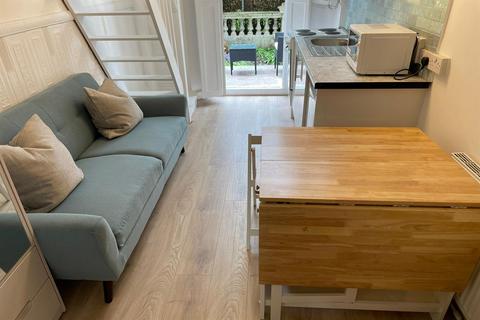Studio to rent, London W2