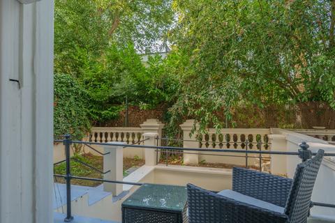 Studio to rent, London W2
