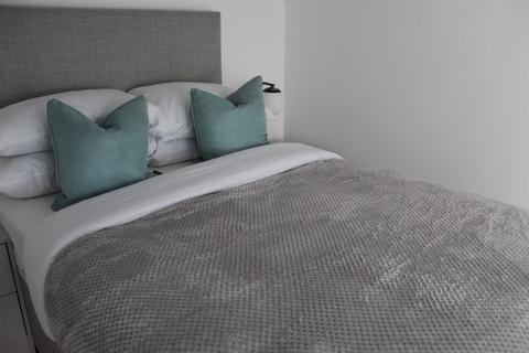 Studio to rent, London W2