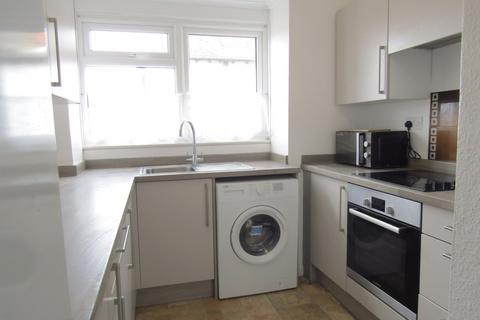 2 bedroom apartment to rent - Victoria Road, Clacton-on-Sea CO15