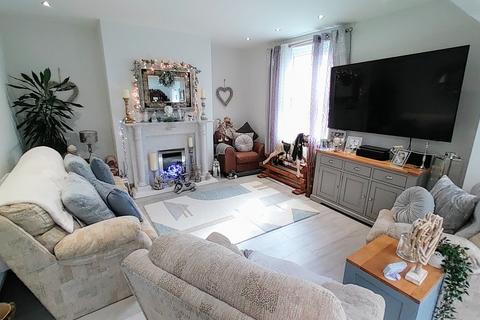 3 bedroom end of terrace house for sale, Bartle Lane, Great Horton