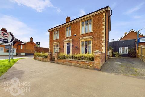 3 bedroom detached house for sale, London Road, Harleston