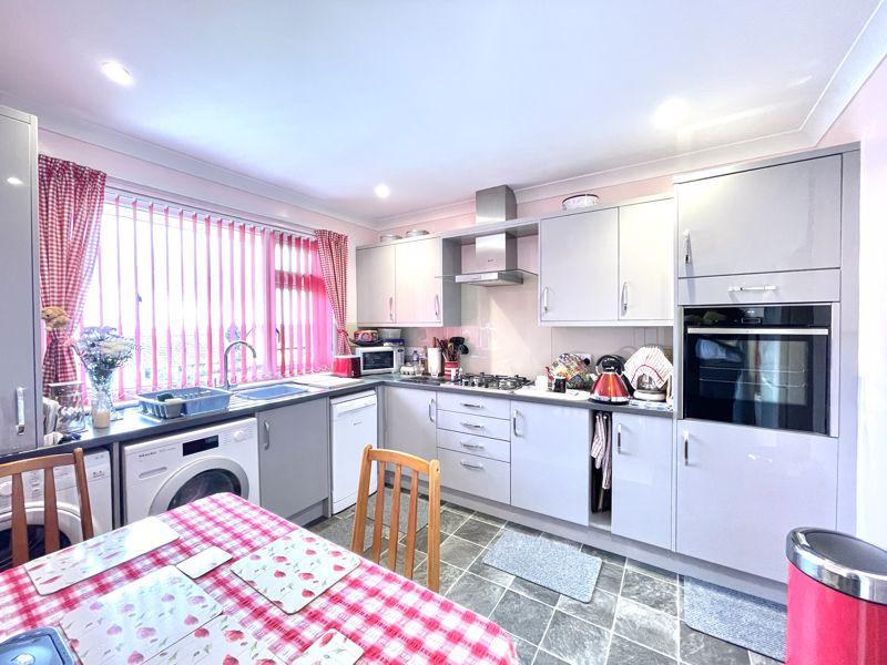 Kitchen / Dining...