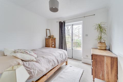 3 bedroom apartment for sale, Queens Drive, Finsbury Park N4