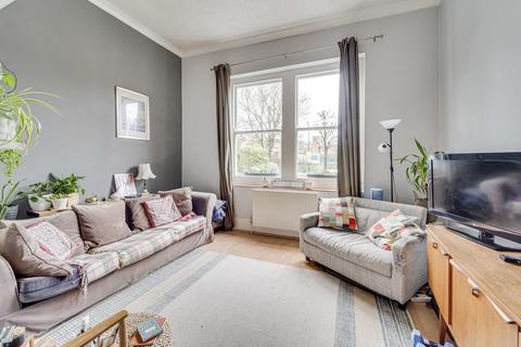 3 bedroom apartment for sale, Queens Drive, Finsbury Park N4