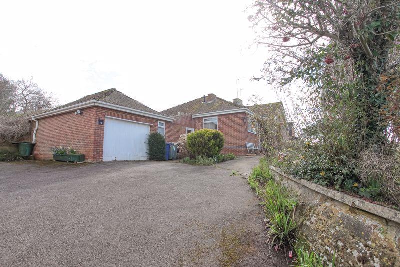 Leigh Grove, Banbury 3 bed detached bungalow £500,000