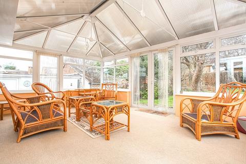 3 bedroom detached bungalow for sale, Leigh Grove, Banbury