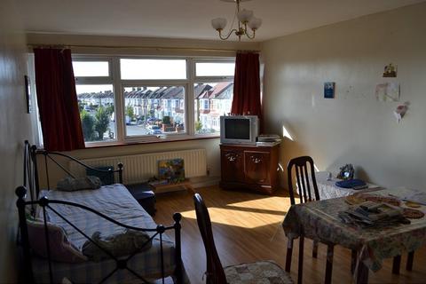 2 bedroom flat to rent, Percy Road, Ilford