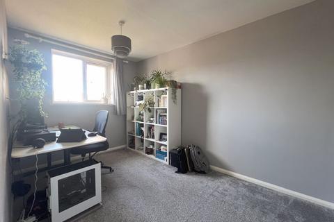 8 Armscroft Gardens, Gloucester, GL2 0RT