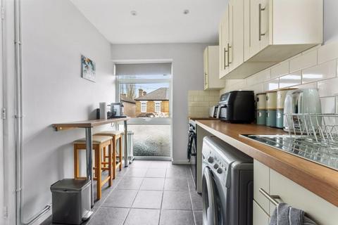 Flat 2, 19 Hampton Road, Worcester Park, KT4 8EU