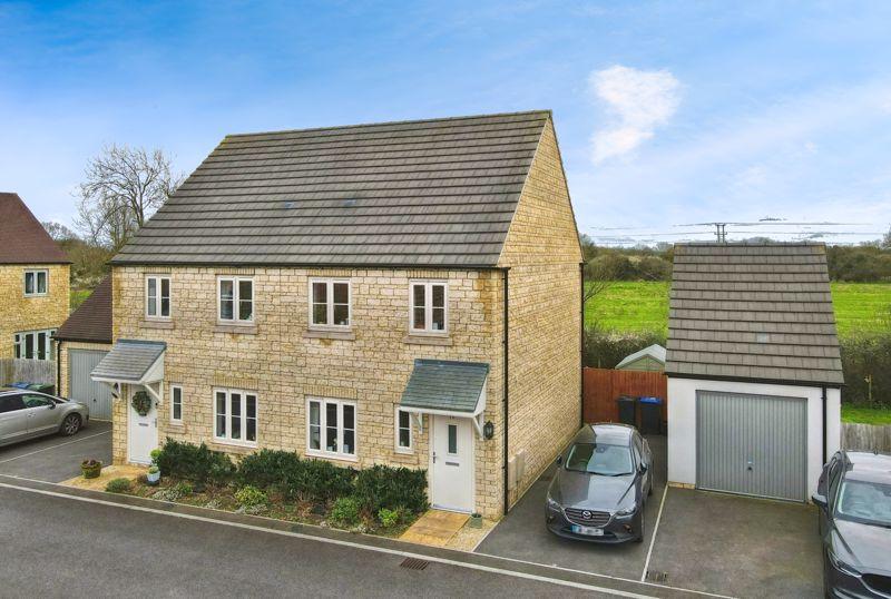 Matildas Piece, Cricklade, Wiltshire 3 bed semidetached house for sale
