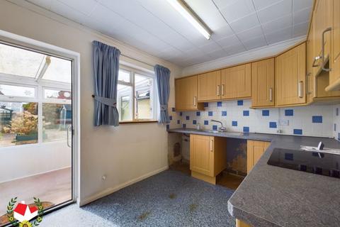 8 Ashwood Way, Hucclecote, Gloucester, GL3 3JE