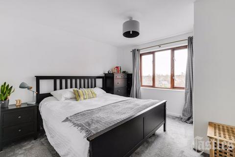 29 Cypress Close, London, E5 8RB