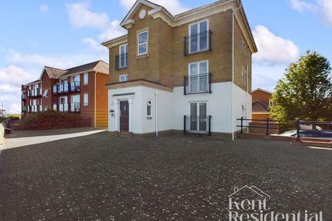 3 bedroom apartment to rent, Goldcrest Drive, Chatham, ME4
