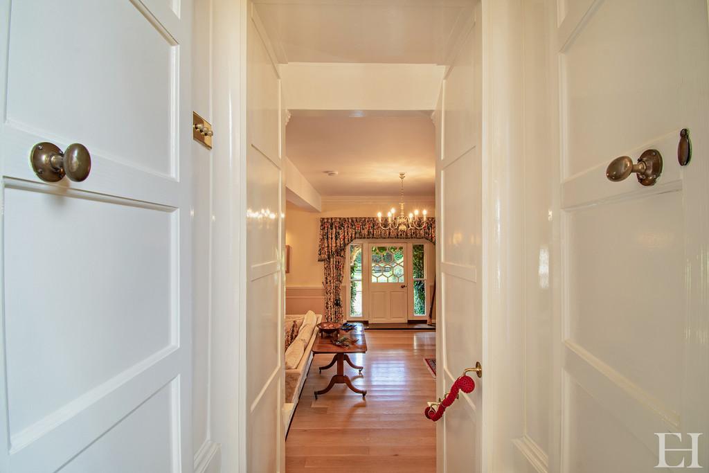 8585483-interiorwm05-800