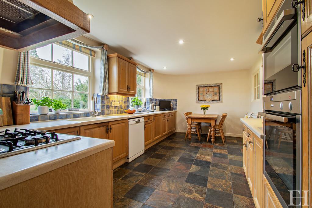 8585483-interiorwm30-800