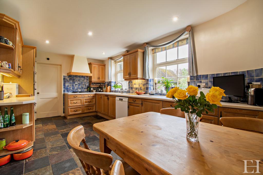 8585483-interiorwm31-800