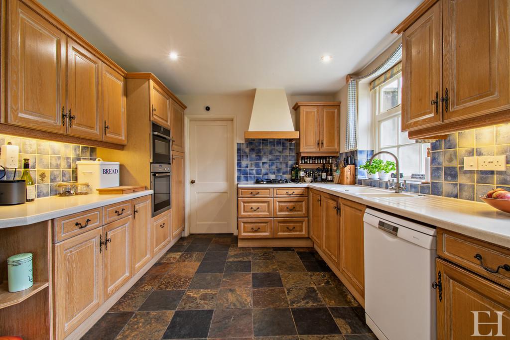 8585483-interiorwm32-800