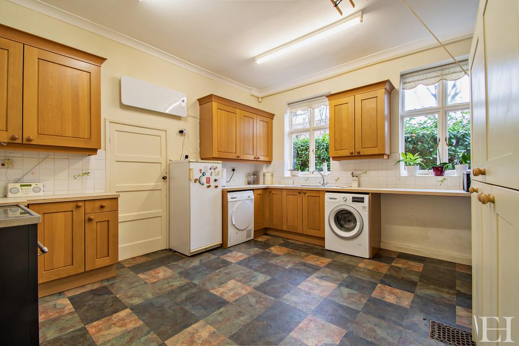 8585483-interiorwm28-800