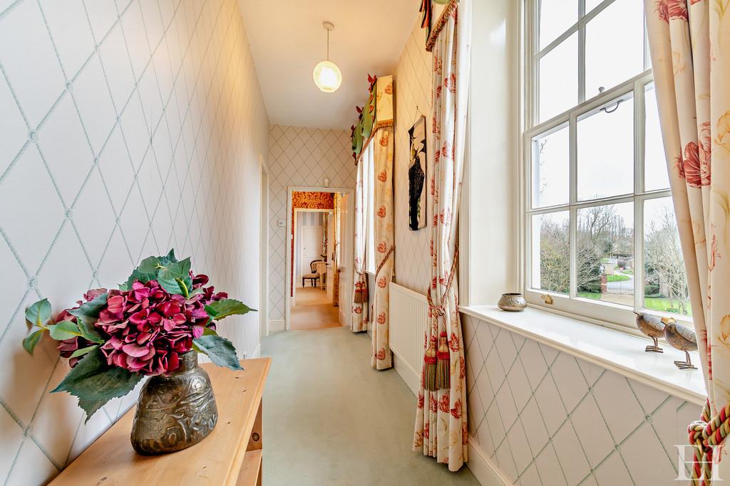 8585483-interiorwm48-800