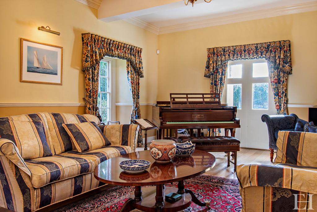 8585483-interiorwm08-800
