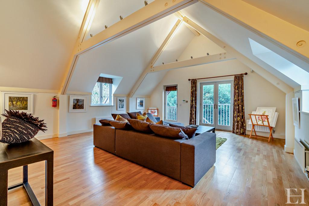 8585483-interiorwm68-800