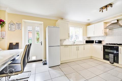 4 bedroom townhouse for sale - Swallowtail Glade, Stanway, Colchester