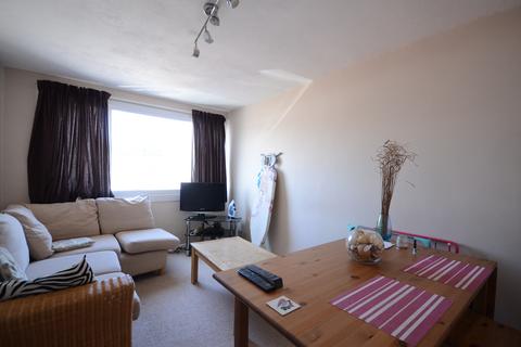 1 bedroom in a house share to rent, Hanwood Close